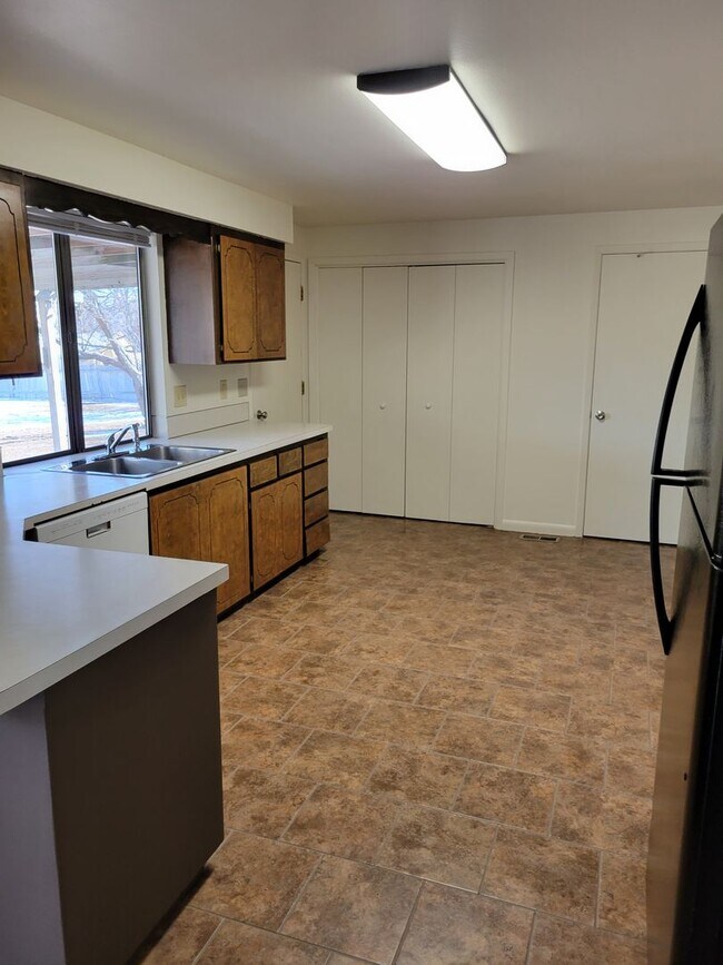 Building Photo - Coming Soon! 4 bedroom 2 bath