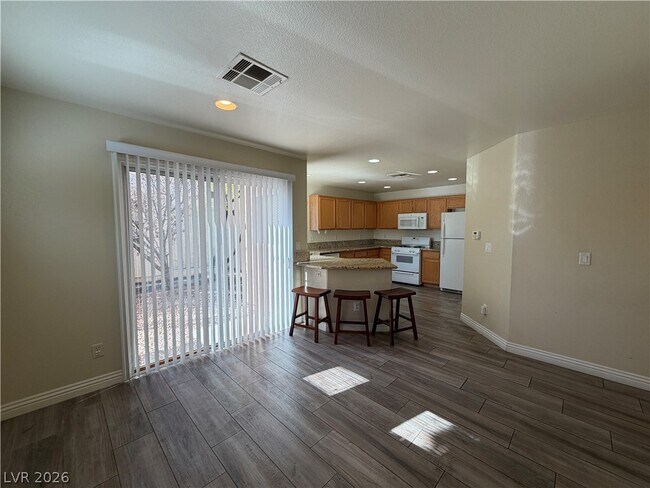 Building Photo - 10381 Coyote Cub Ave
