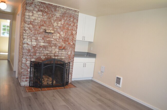 Building Photo - Charming Duplex in Prime Ballard-Fremont Location