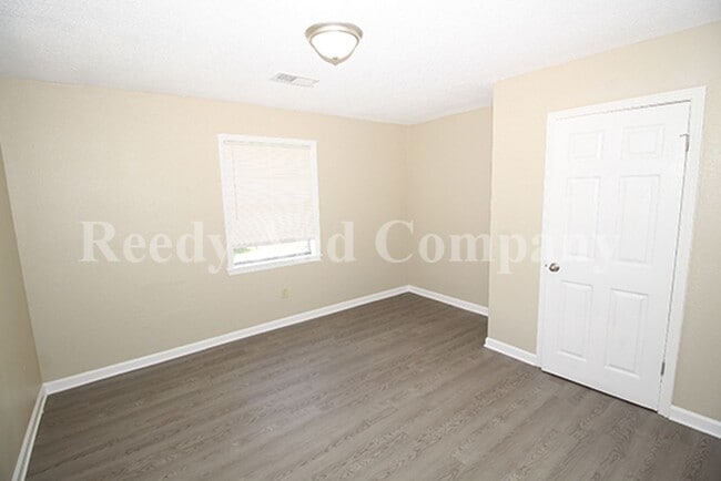 Building Photo - 324 McFarland Dr