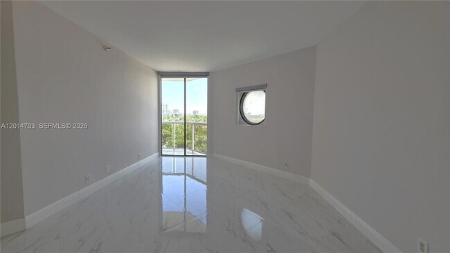 Building Photo - 3610 Yacht Club Dr