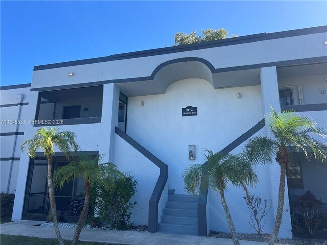 Building Photo - 151 Lakeview Dr