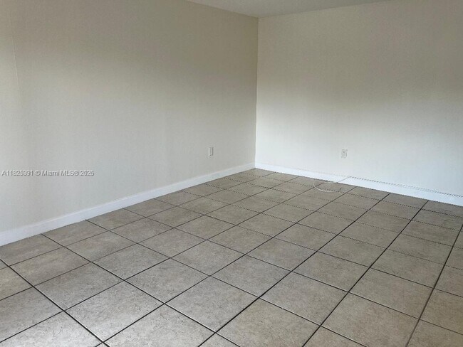Building Photo - 10651 SW 108th Ave