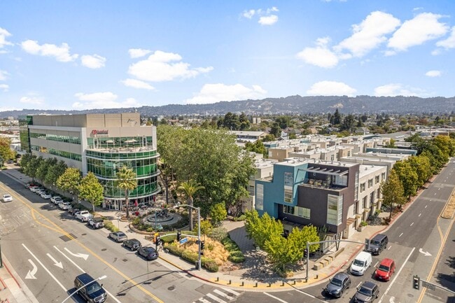 Building Photo - 1364 Powell St