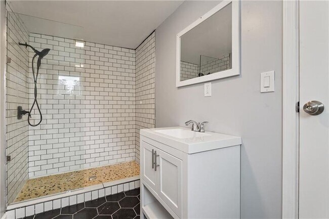 Building Photo - North Hills Area Bungalow