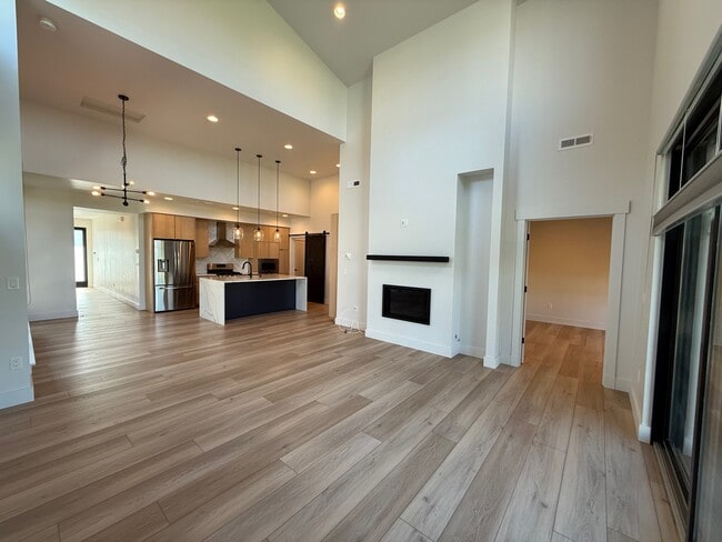 Building Photo - 1401 Windrow Dr