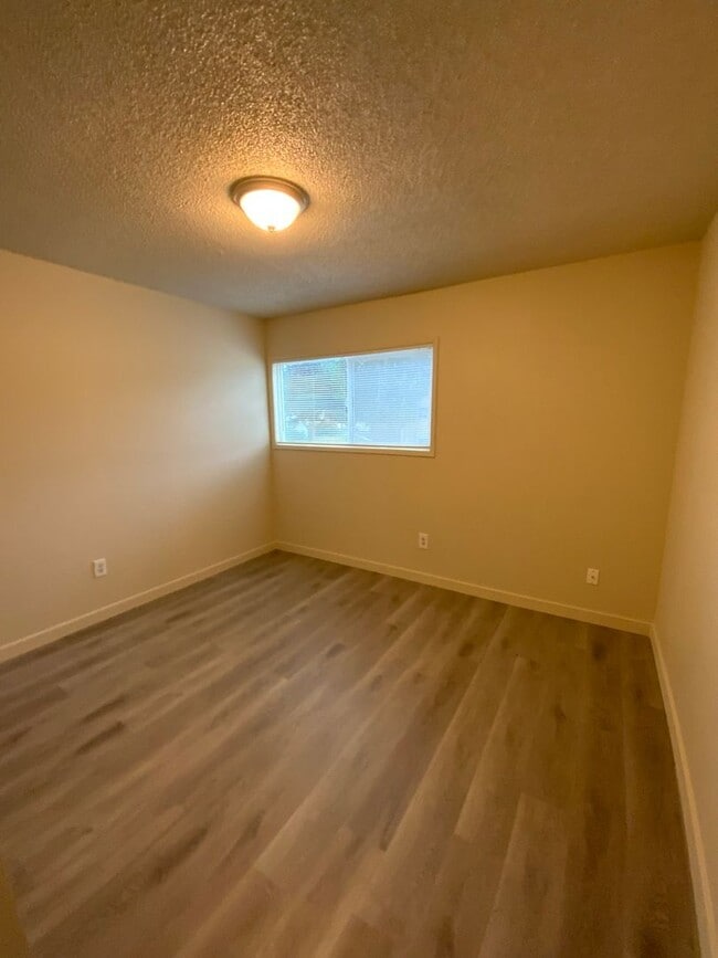 Building Photo - ** COMING SOON!** Cozy 2 Bed/1.5 Bath Cond...