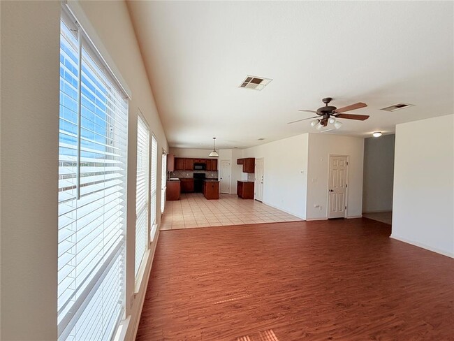 Building Photo - 1913 Short Summer Dr