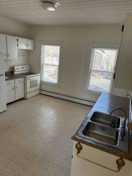 Building Photo - 8 Arch Ave