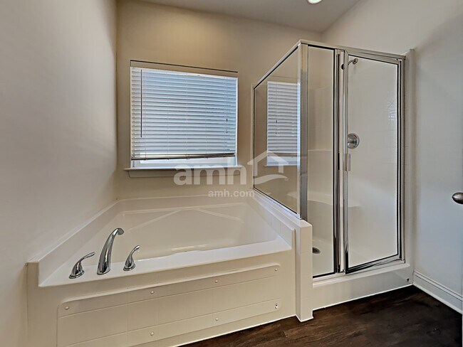 Building Photo - 423 Sablewood Dr