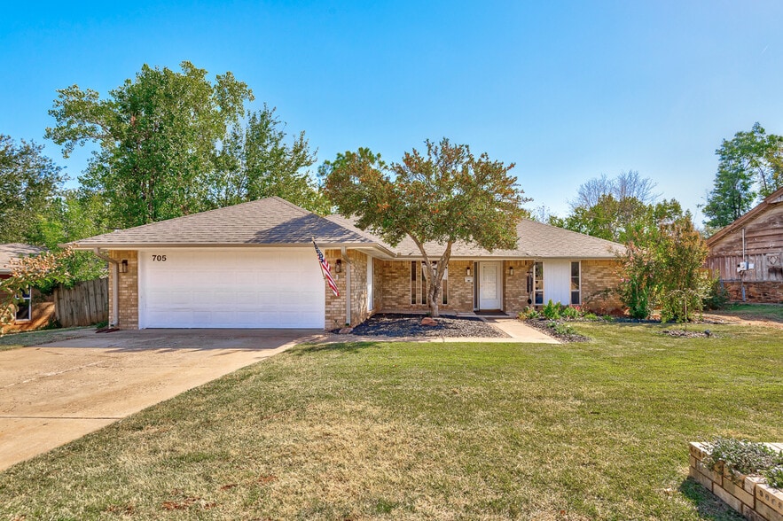 Building Photo - 705 N Dryden Cir