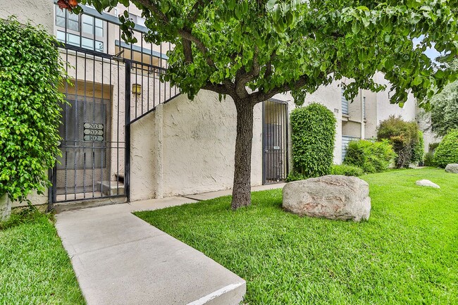 Building Photo - 18411 Hatteras St