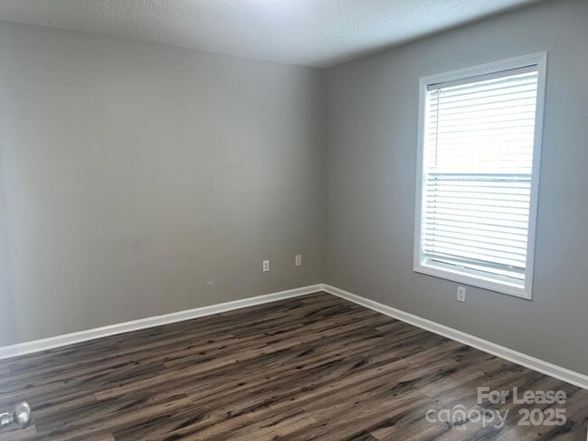 Building Photo - 374 Water St