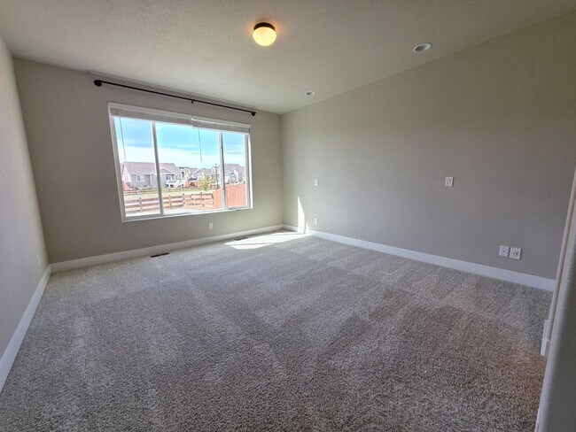 Building Photo - Spacious 5 Bed, 3 Bath Home in Desirable M...