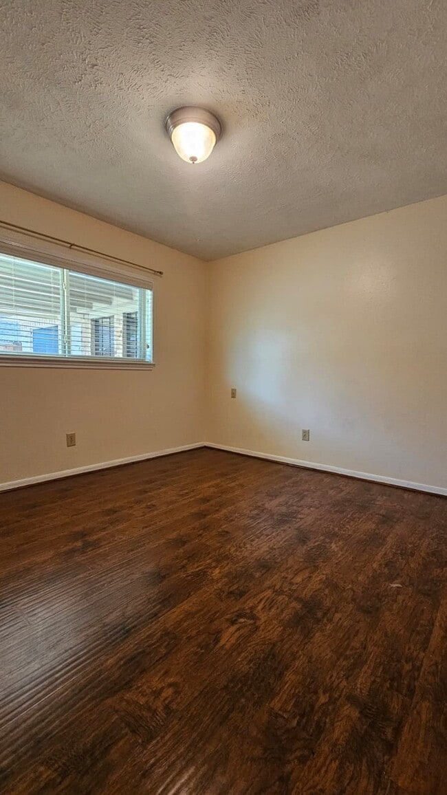 Building Photo - 14819 Knightsway Dr