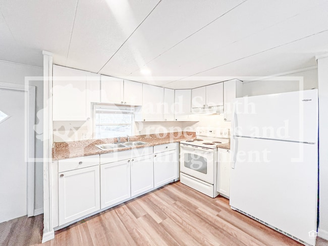 Building Photo - 3311 J Rd