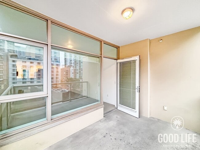 Building Photo - Stunning 1BD/1BA Condo in East Village W/ A/C, W/D, Rooftop Deck, Padres Stadium View, Community ...