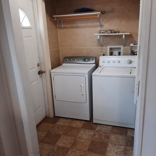 In unit laundry - 1510 S 6th St