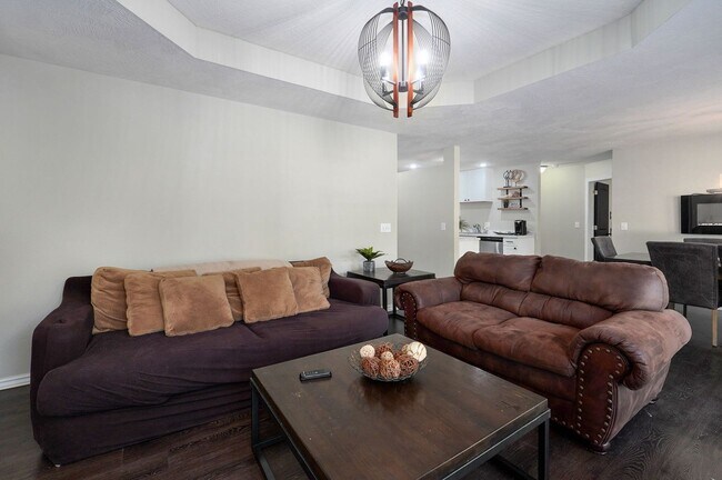 Building Photo - Pre-Leasing this Fully Furnished Brick Fro...