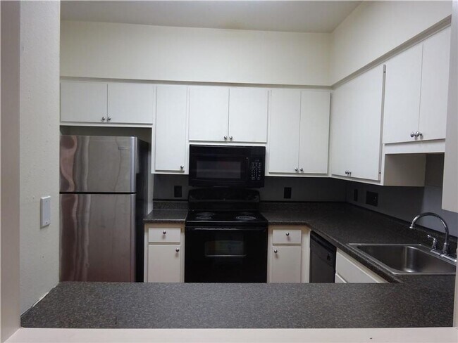Building Photo - Close to Campus Great Room-Mate Layout