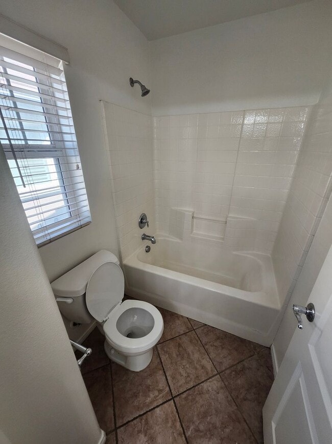 Building Photo - Chino 4 bedroom Beauty
