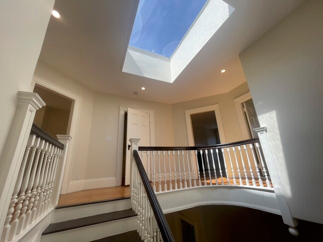 Building Photo - 1716 Beacon St