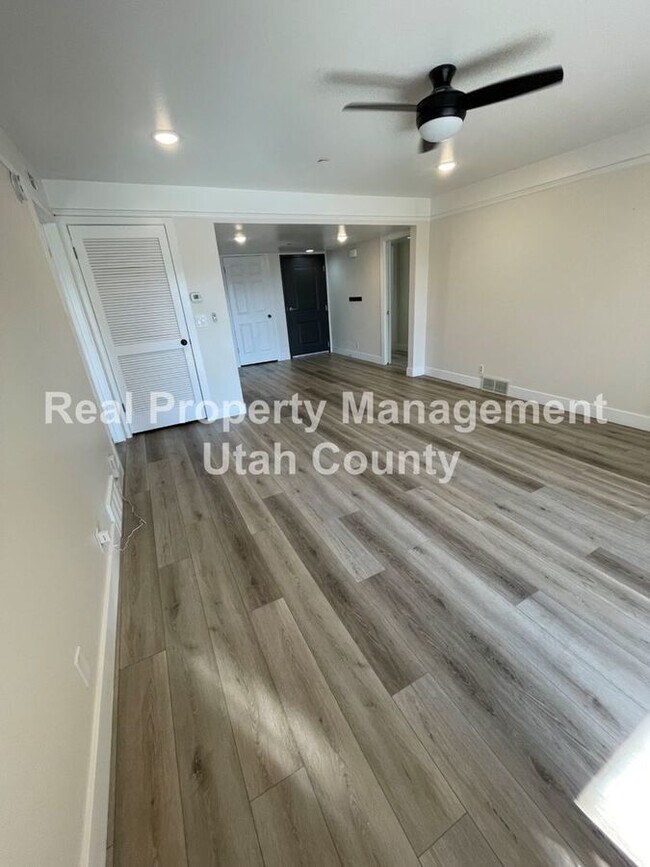 Building Photo - 2244 N Canyon Rd