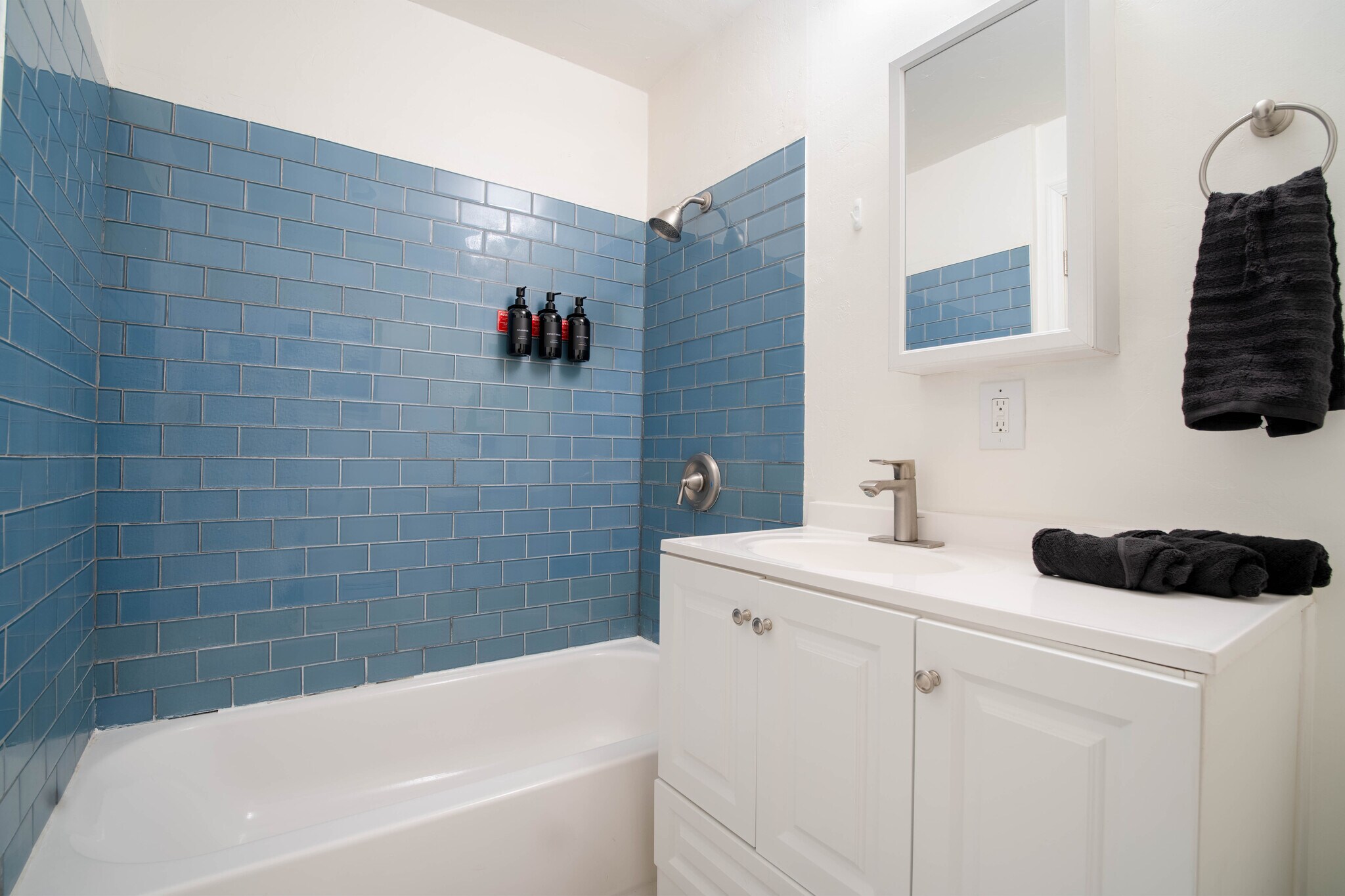 Building Photo - 6203 Thorn St