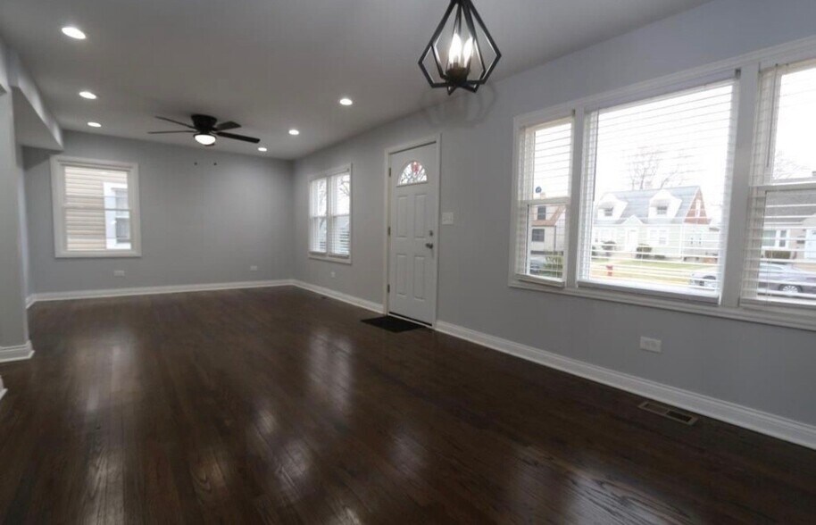 Building Photo - 3728 W 86th St