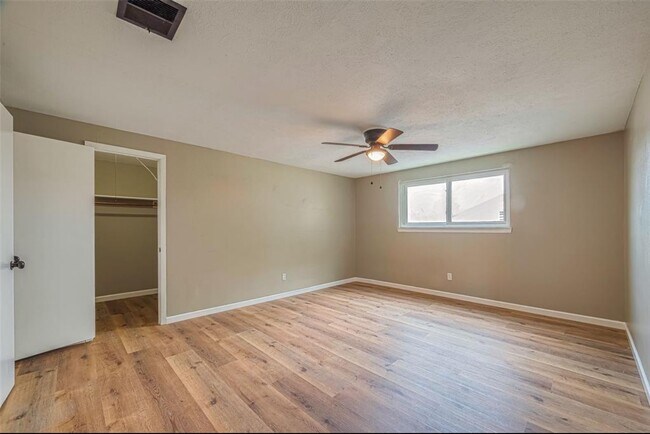 Building Photo - 10902 Sagevale Ln