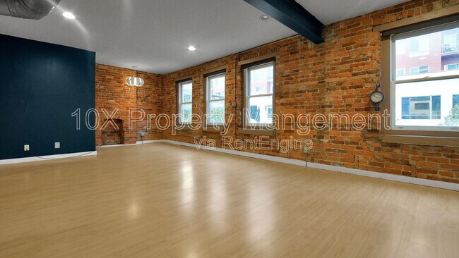 Building Photo - 978 N High St