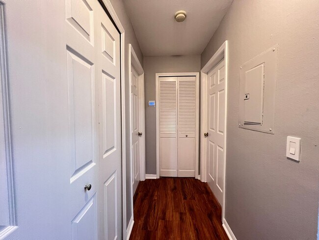 Building Photo - Great Condo for rent!