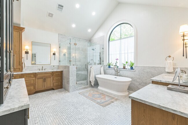 Building Photo - 4810 Middle Falls Dr