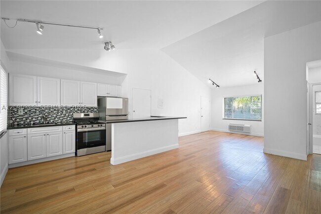Building Photo - 272 NE 53rd St