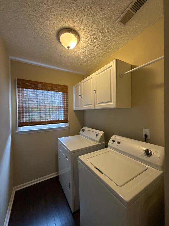 Building Photo - T.R. Lawing Realty Property