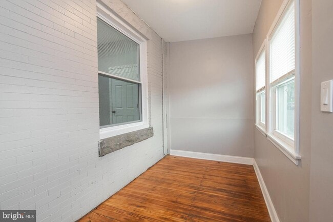 Building Photo - 5005 Hawthorne St
