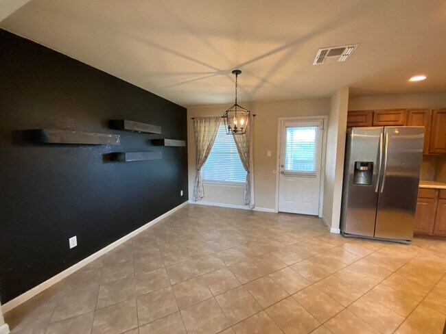 Building Photo - Move In Ready Home in Wolf Creek!