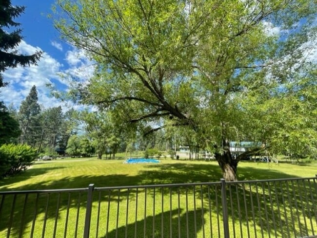 Building Photo - Beautiful Spacious Home