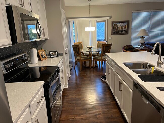 Kitchen - 13086 Grand Vue Dr