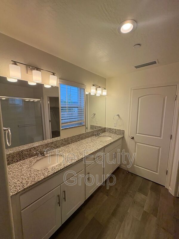 Building Photo - 1946 E School Ave