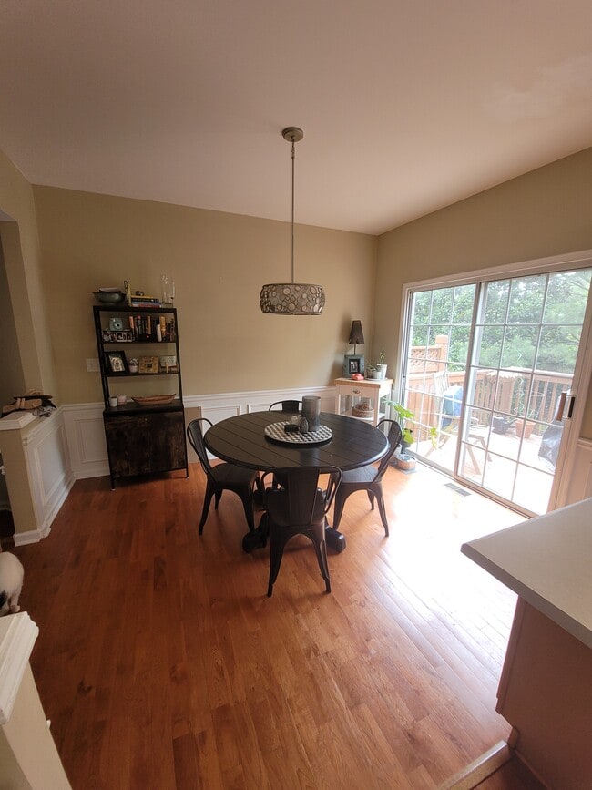 Building Photo - 4007 Edgecomb Dr