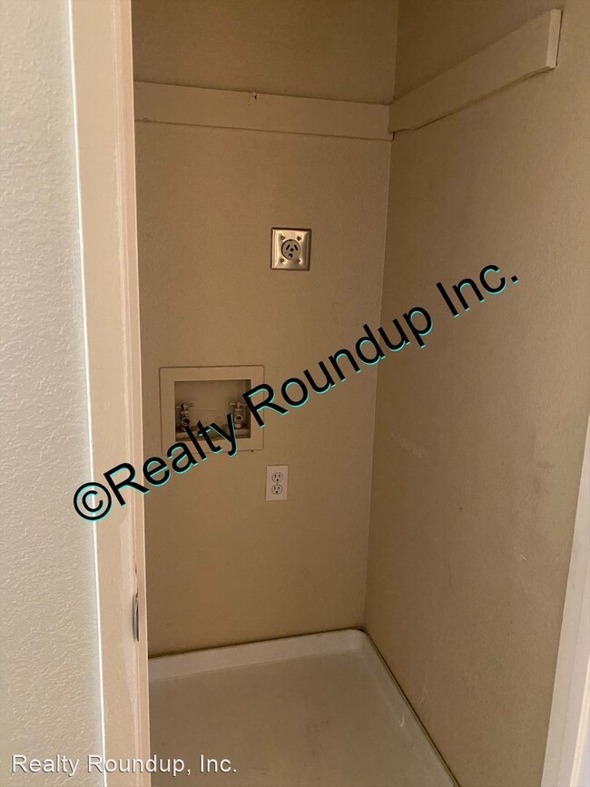Building Photo - 2 br, 1 bath House - 504 Northbank Ct #88