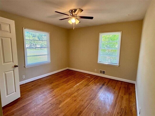 Building Photo - 3129 Nursery Rd SE