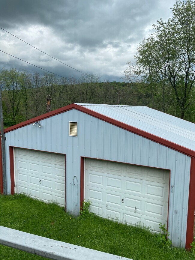 Building Photo - 1625 PA-307