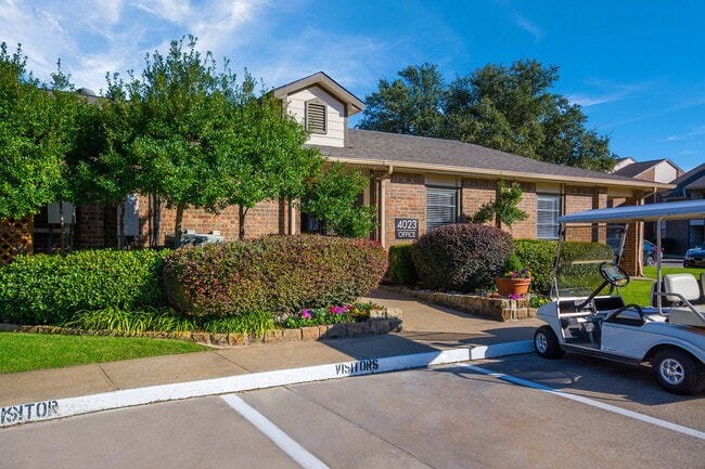 Building Photo - Woodmeade