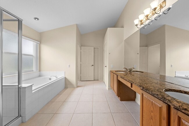 Building Photo - Immaculate 3 Bedroom Home in Gated Community - Stonefield