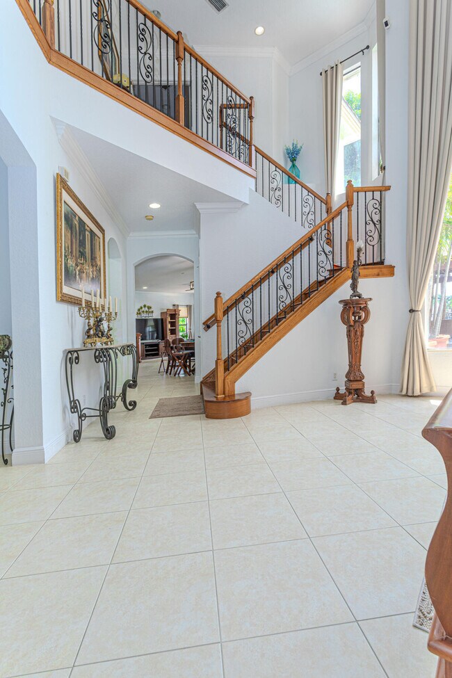 Building Photo - 10703 Versailles Blvd