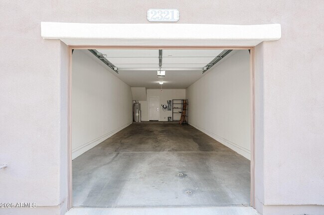 Building Photo - 2321 E Hidalgo Ave