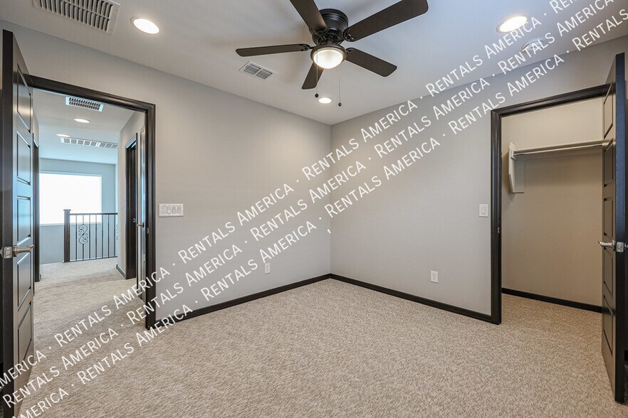 Building Photo - 5610 N 90th Dr