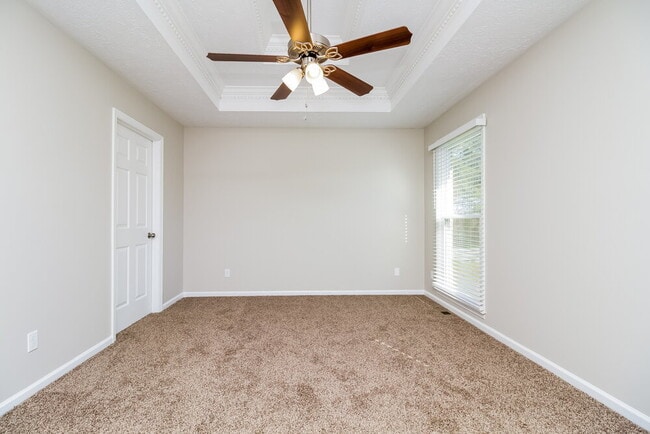 Building Photo - 412 Shadowood Dr